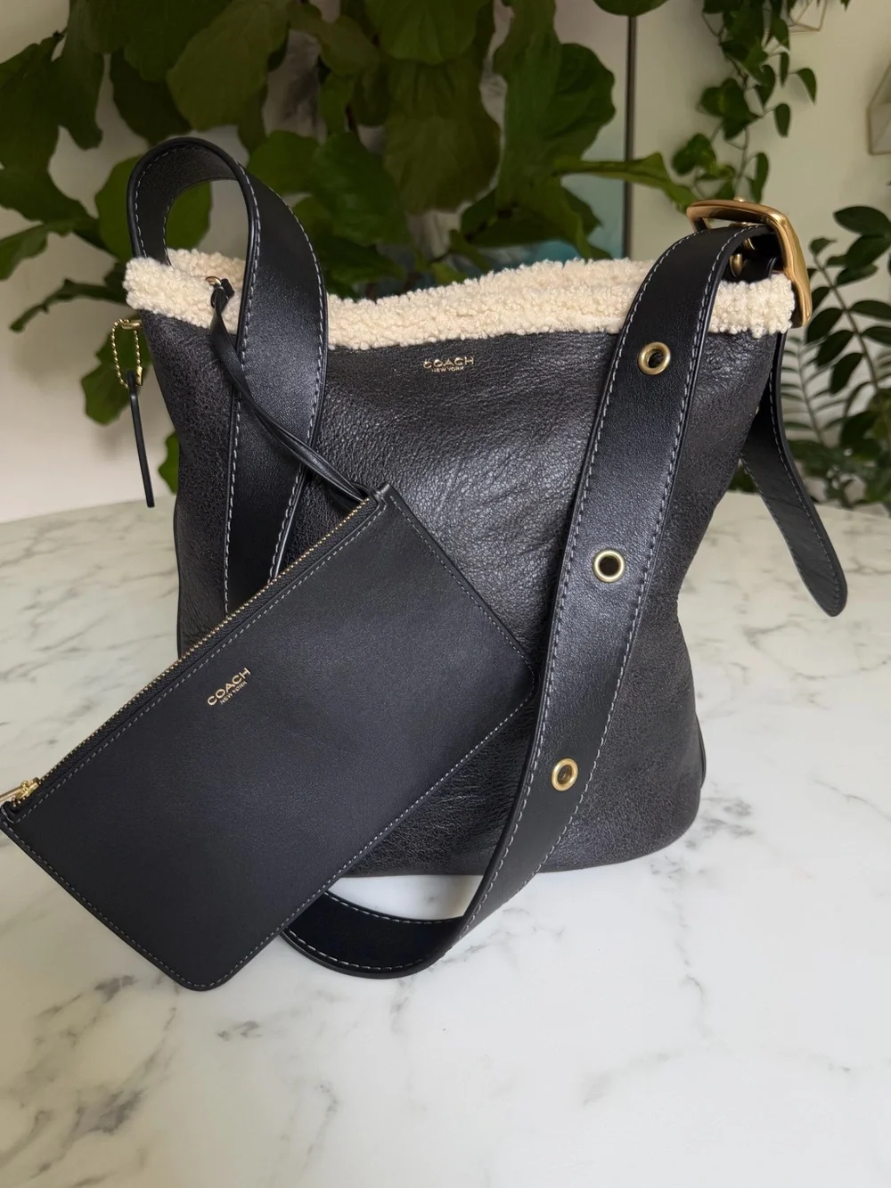 Coach Bleecker Bucket Bag In Shearling Brass Black Natural Leather CCC28
